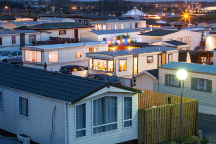 Buying a Mobile Home With Back Lot Rent? Here’s Who Pays for It mobile-home-community
