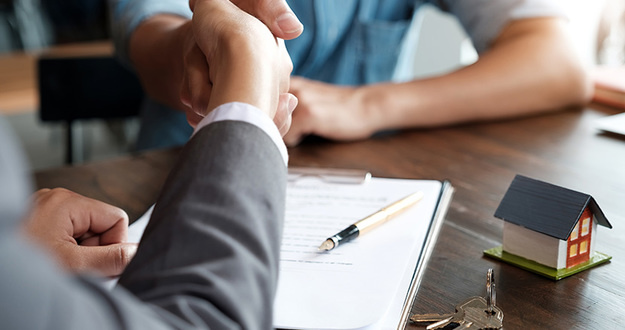You Don’t Need to Sell a Mansion for a 6-Figure Return—Here’s Proof Estate agent shaking hands with his customer after contract signature
