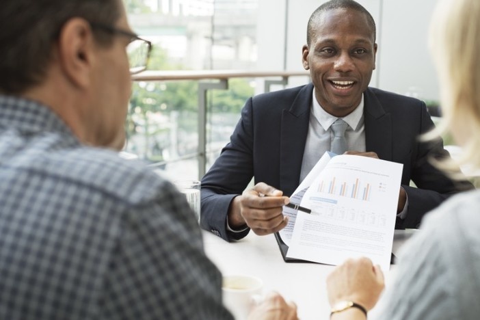 The Difference Between Broker-Dealers & RIAs—and How It Impacts Investments