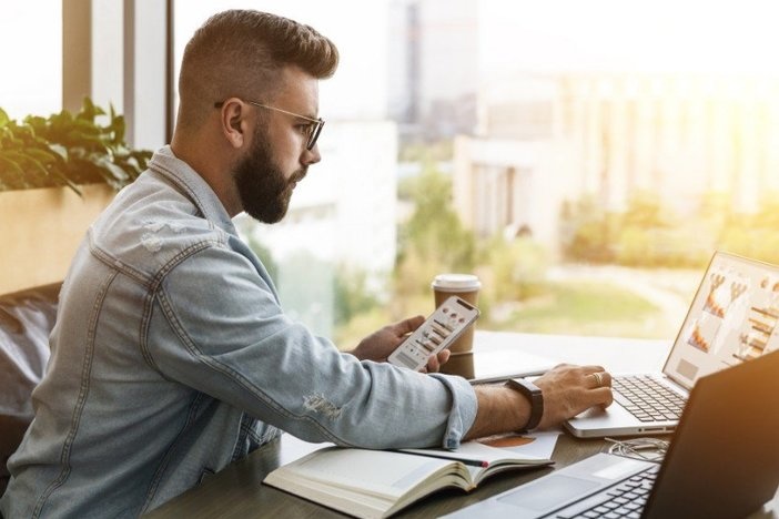 The Advantages and Disadvantages of Paying Off Your Mortgage stockbroker-managing-money