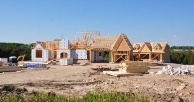 The Advantages of Spec Building: 3 on 3 Interview Series New House