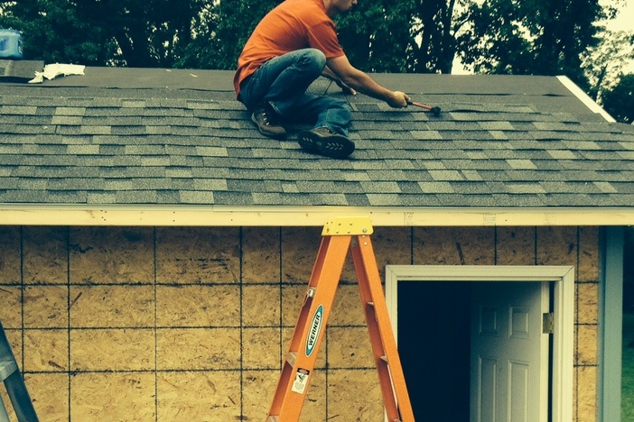 How to Build a Shed in 7 Simple Steps (Yes, That’s Me – On the Roof!) How to Build A Shed