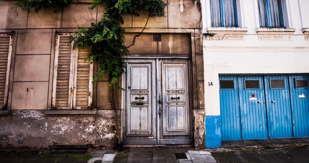 Lead eviction door