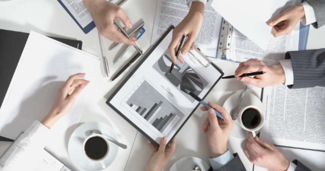 3 Constructive Ways to Work With a Real Estate Agent as an Investor work_together_common_vision